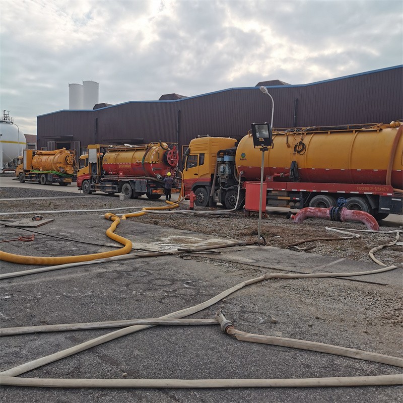 召陵污水池清理