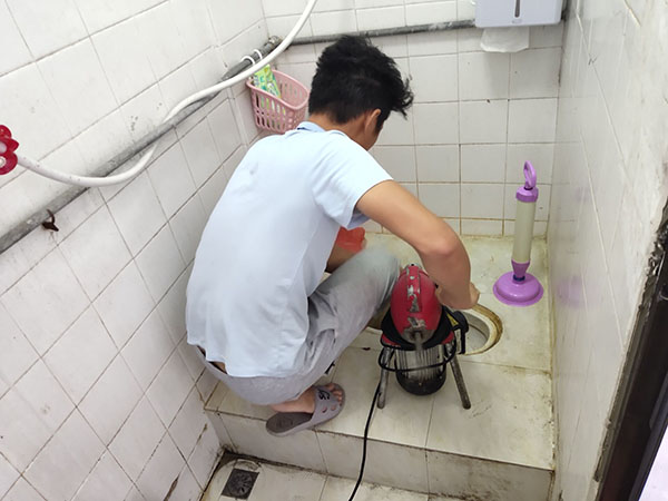召陵肥皂掉到马桶里把马桶堵住了怎么办？马桶堵住了怎么办